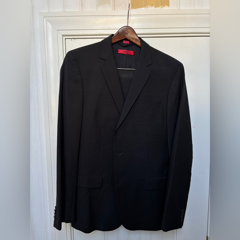 Hugo Boss men’s 2 piece suit. Black.